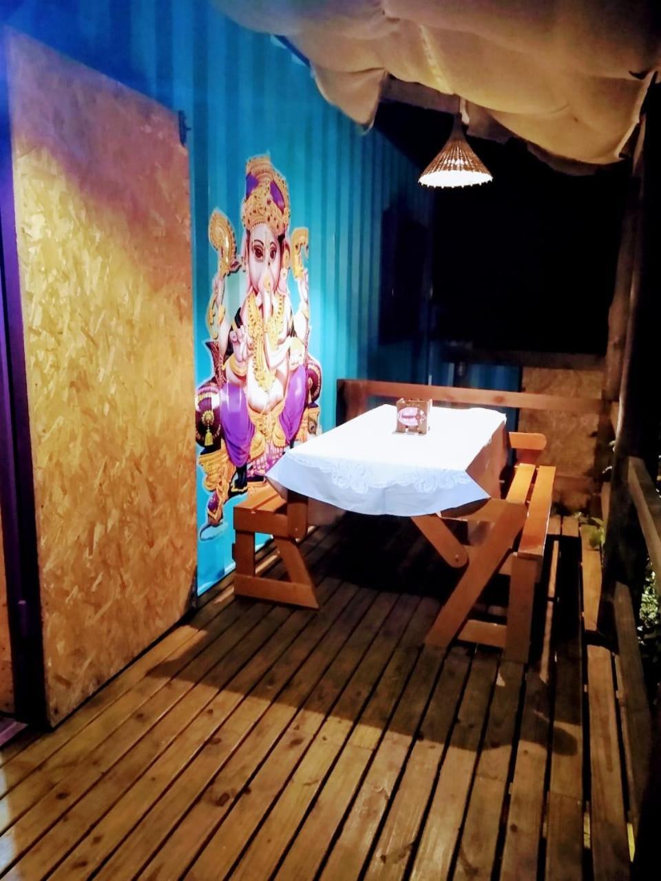 Hindu Box Containers E Cabanas Praia do Rosa Buitenkant foto